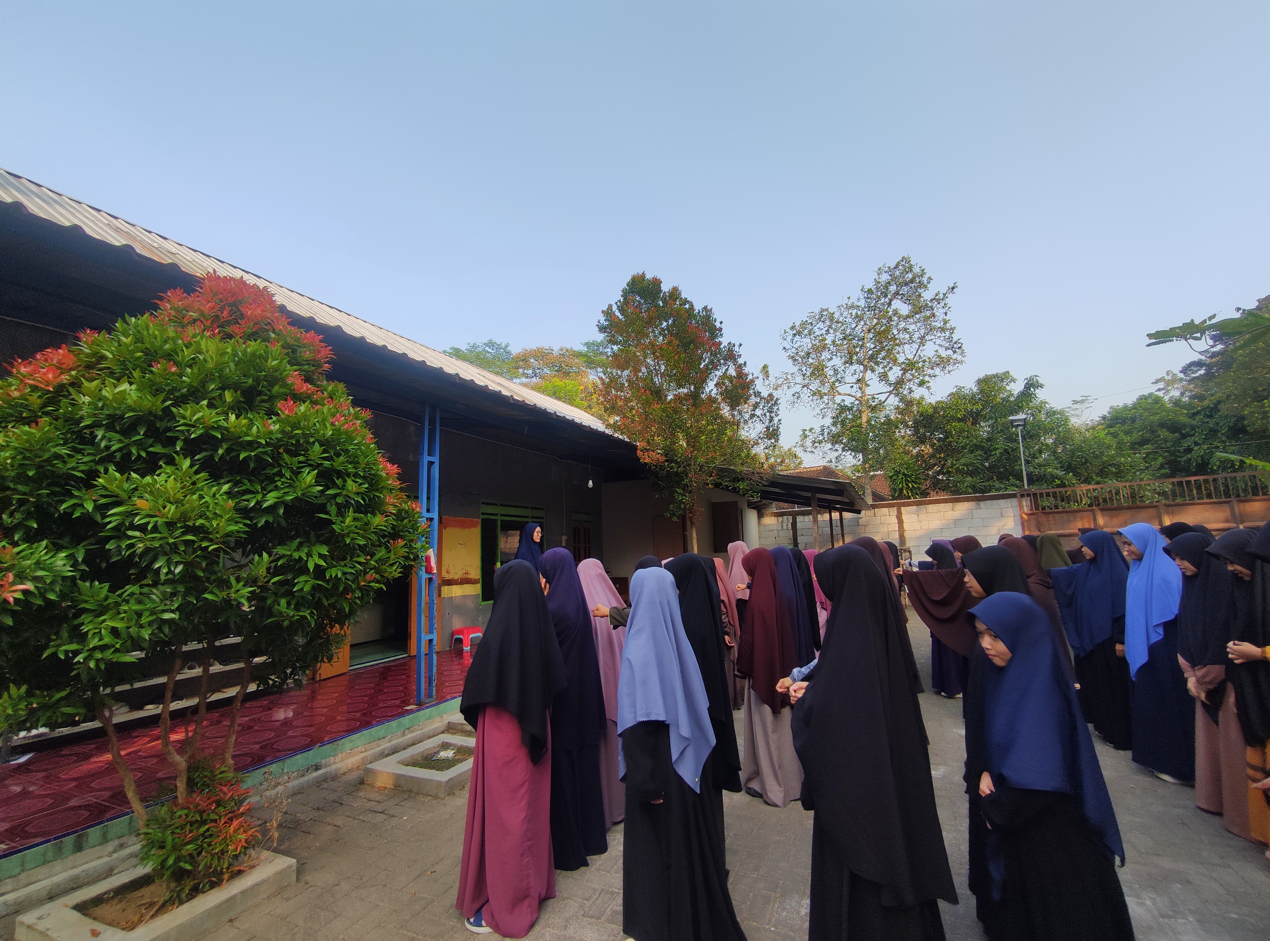 Apel pagi Santri Putri